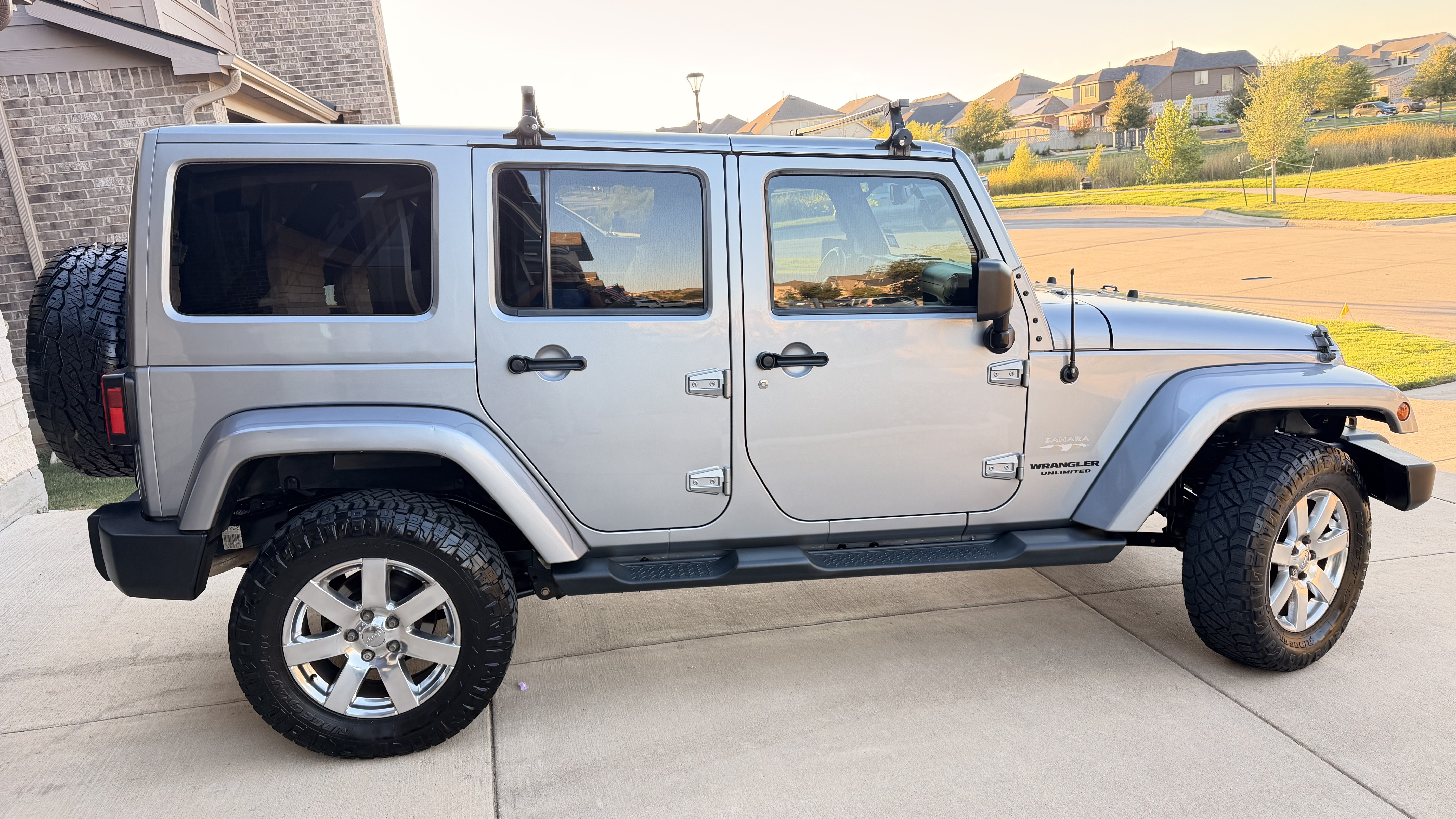 Used 2013 Jeep Wrangler Unlimited Sahara w/ Connectivity Group AWD/4WD image 1
