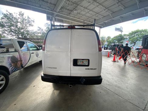 Used 2004 Chevrolet Express 3500 RWD image 2