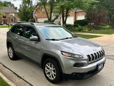Used 2014 Jeep Cherokee Latitude w/ Cold Weather Group AWD/4WD image 9
