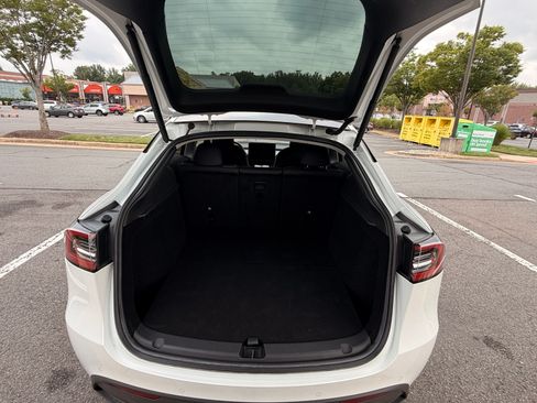 Used 2022 Tesla Model Y Long Range AWD/4WD image 26