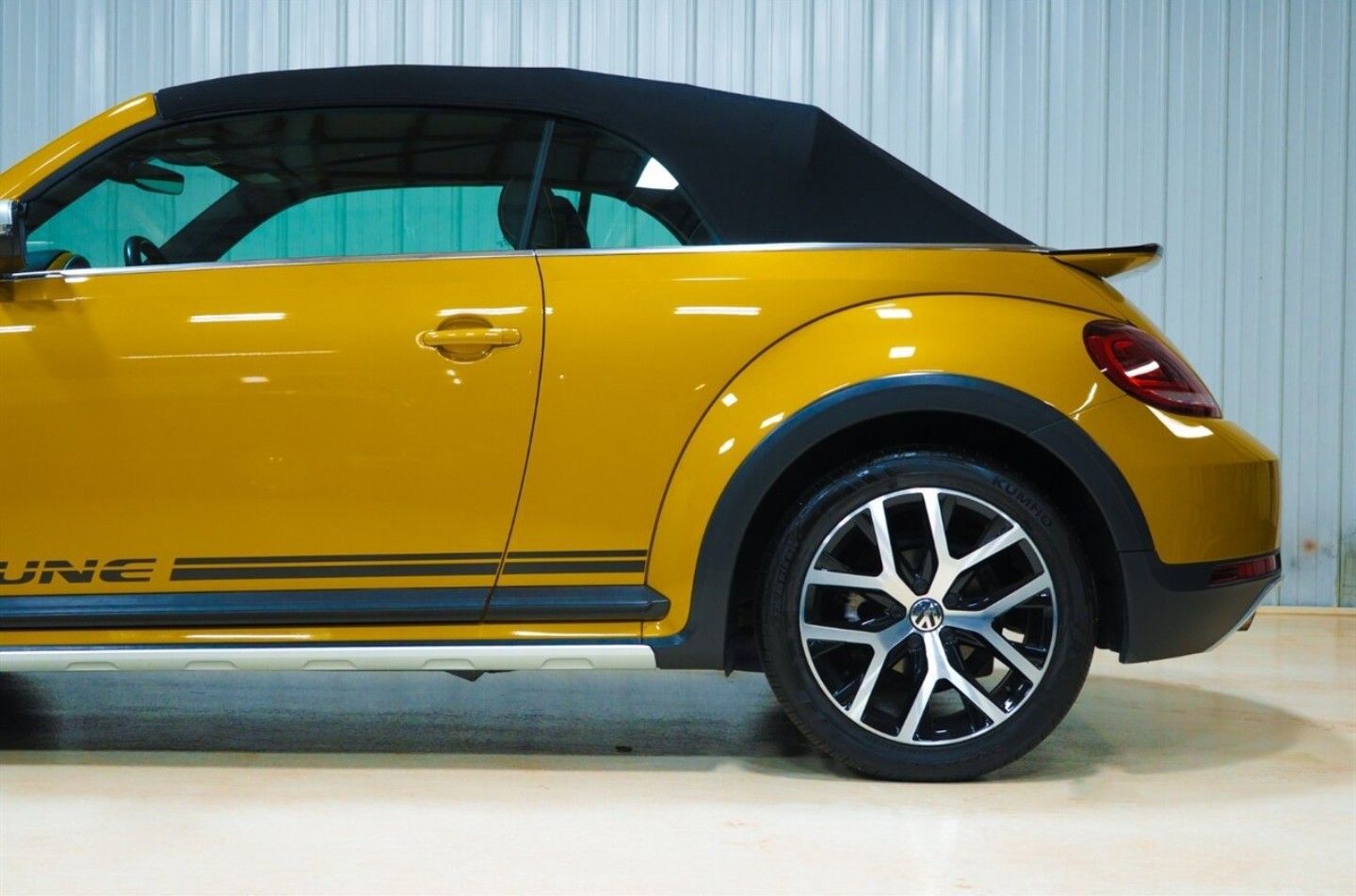 Used 2017 Volkswagen Beetle 1.8T Dune FWD image 2