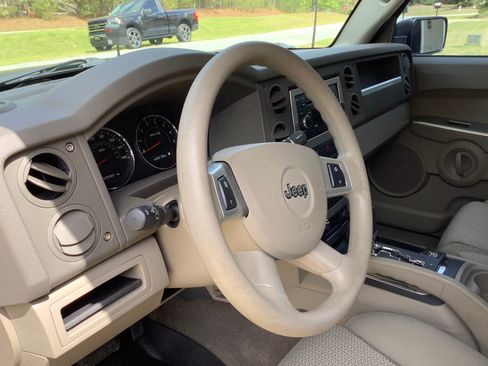 Used 2008 Jeep Commander Sport image 11