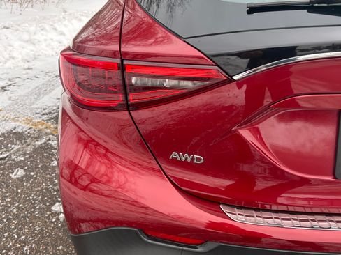 Used 2018 INFINITI QX30 Premium image 5