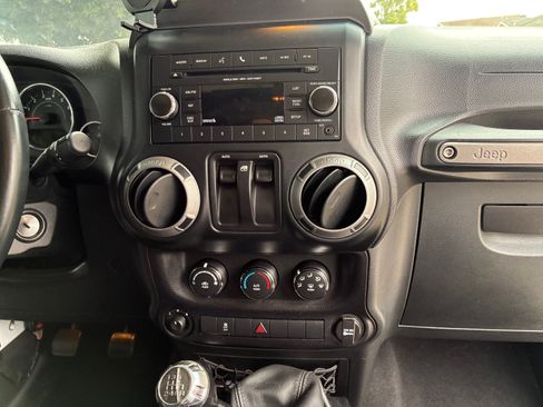 Used 2013 Jeep Wrangler Sport AWD/4WD image 8