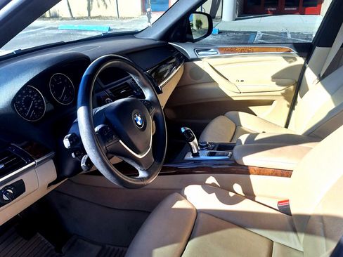 Used 2011 BMW X5 xDrive50i image 9