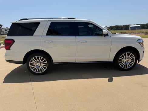 Used 2024 Ford Expedition Limited RWD image 5