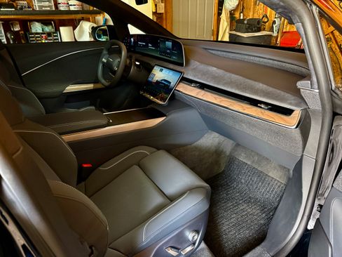 Used 2026 Lucid Gravity Grand Touring image 12