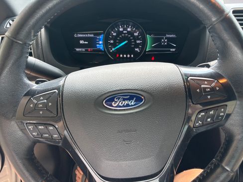Used 2016 Ford Explorer XLT w/ Equipment Group 202A FWD image 21