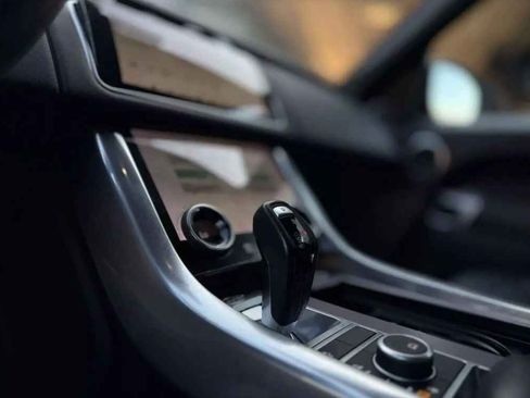 Used 2018 Land Rover Range Rover Sport HSE image 10