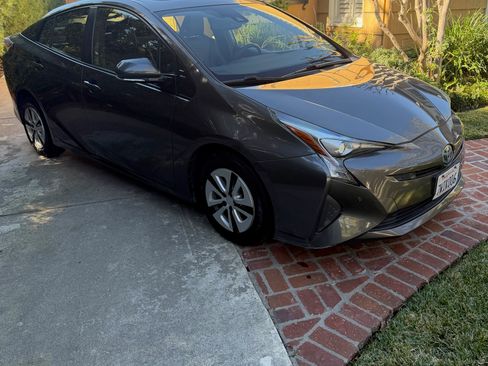 Used 2016 Toyota Prius Four Touring image 6