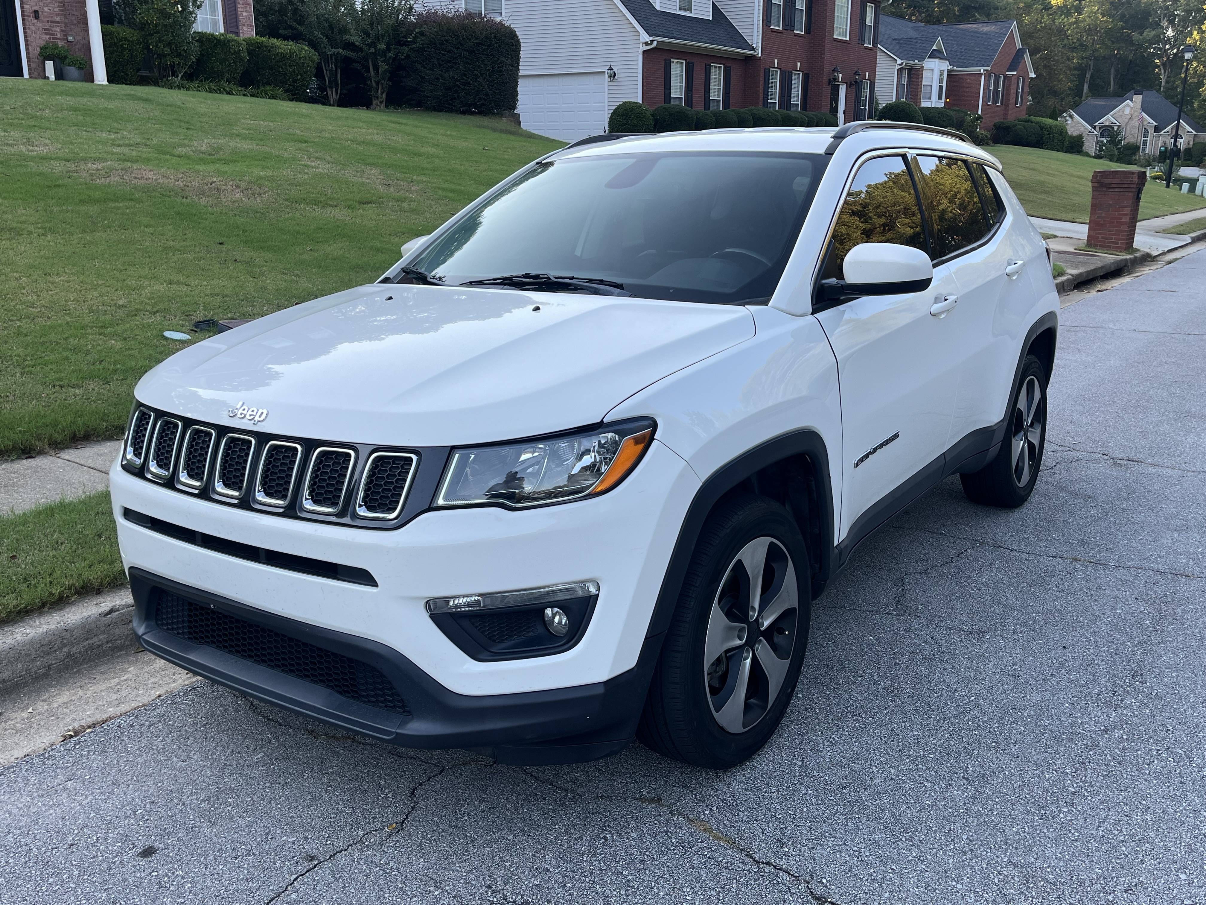 Used 2019 Jeep Compass Latitude w/ Cold Weather Group AWD/4WD image 4