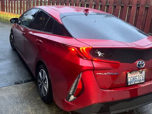 Used 2018 Toyota Prius Prime Premium image 12