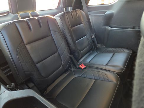 Used 2018 Ford Explorer Platinum image 14