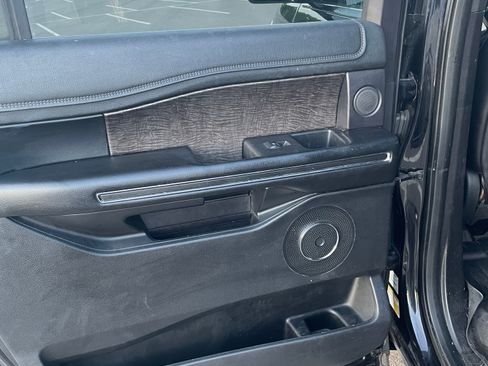 Used 2019 Ford Expedition Max Limited RWD image 18