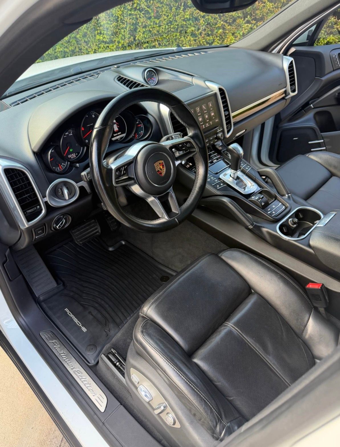 Used 2017 Porsche Cayenne Platinum Edition AWD/4WD image 9