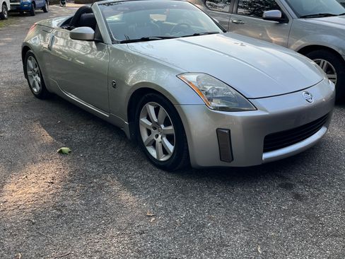 Used 2005 Nissan 350Z Touring image 12