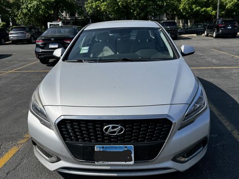 Used 2016 Hyundai Sonata SE FWD image 2