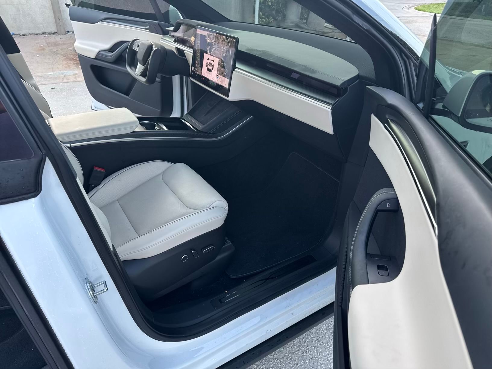 Used 2022 Tesla Model X Plaid AWD/4WD image 13