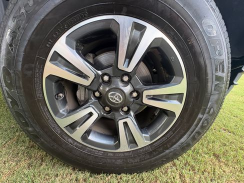 Used 2018 Toyota Tacoma TRD Sport RWD image 20
