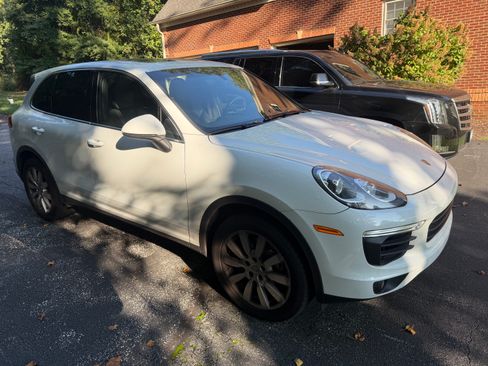 Used 2015 Porsche Cayenne S AWD/4WD image 4