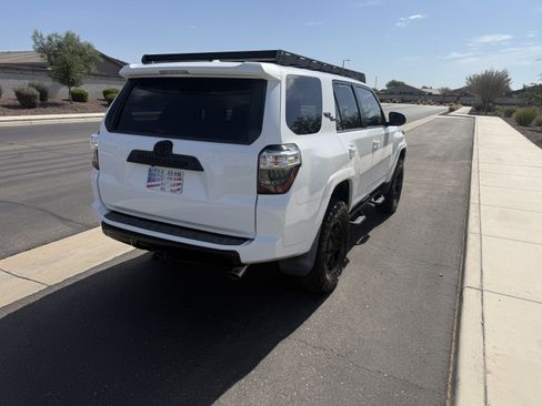 Used 2018 Toyota 4Runner TRD Off-Road AWD/4WD image 12