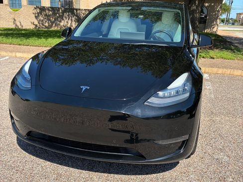 Used 2021 Tesla Model Y Long Range AWD/4WD image 1
