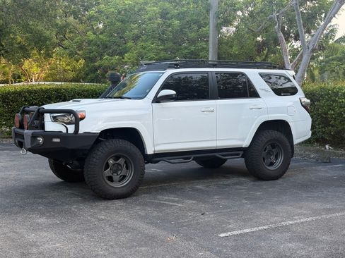 Used 2019 Toyota 4Runner TRD Off-Road AWD/4WD image 4