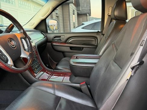Used 2014 Cadillac Escalade ESV Luxury AWD/4WD image 13