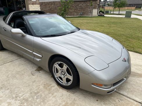 Used 1999 Chevrolet Corvette Coupe w/ Roof Pkg RWD image 4