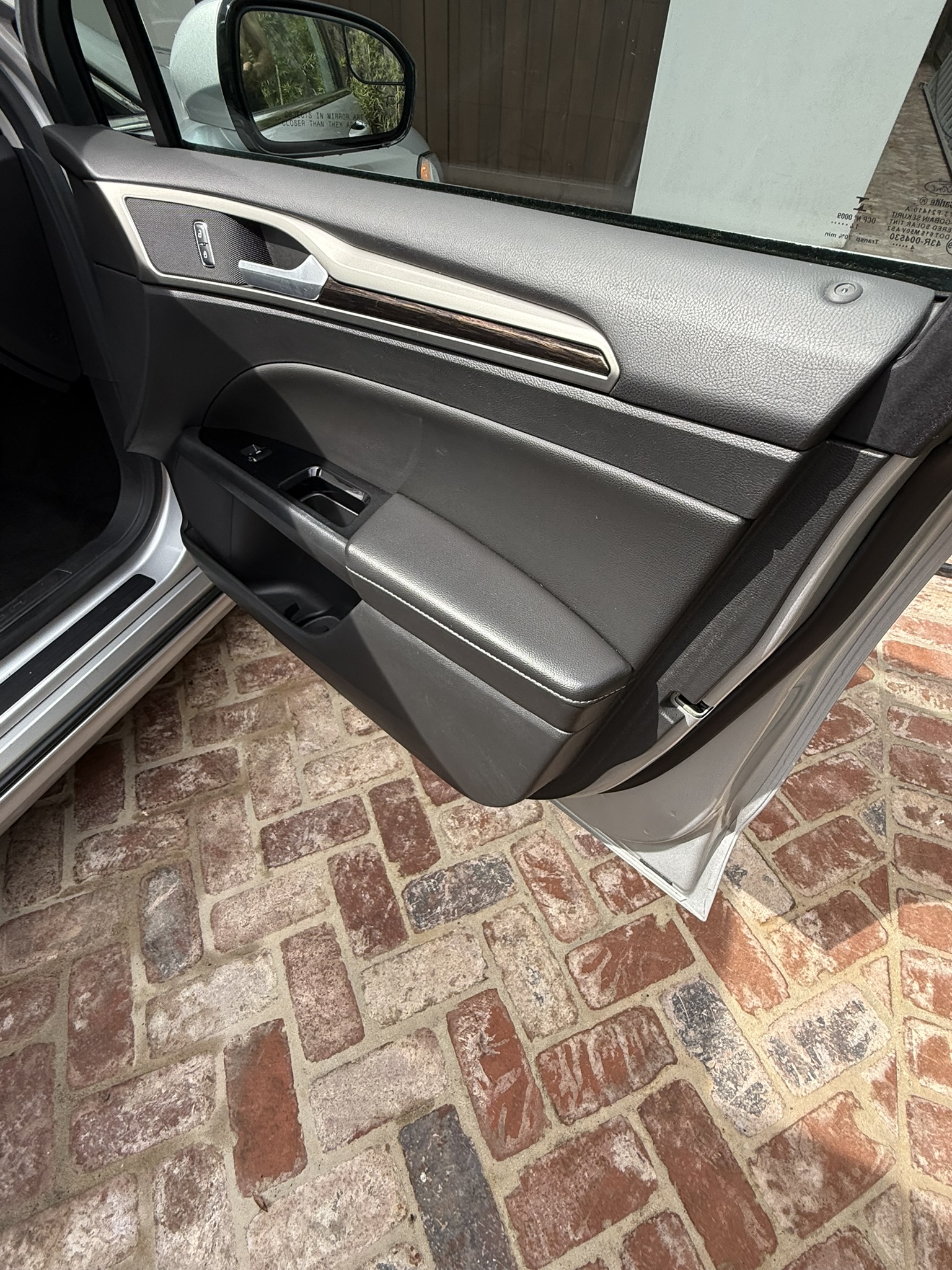 Used 2015 Ford Fusion SE w/ Equipment Group 202A FWD image 24
