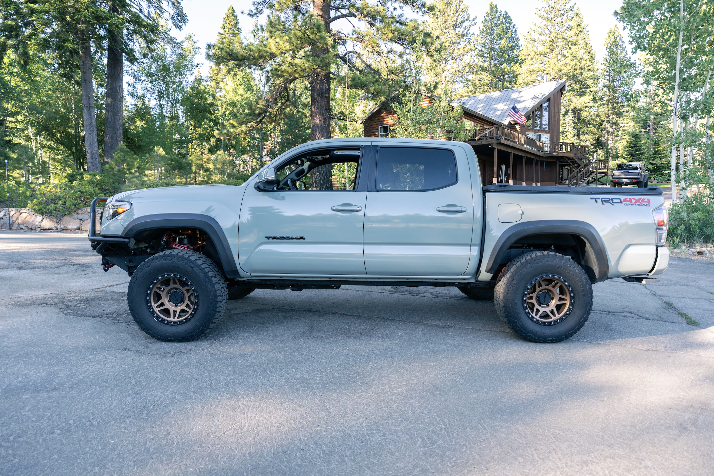 Used 2022 Toyota Tacoma TRD Off-Road w/ TRD Premium Off Road Package AWD/4WD image 9