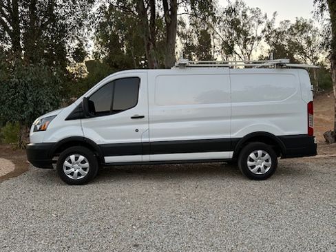 Used 2019 Ford Transit 250 130 Low Roof image 5
