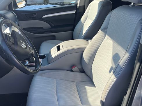 Used 2014 Toyota Highlander Plus image 6
