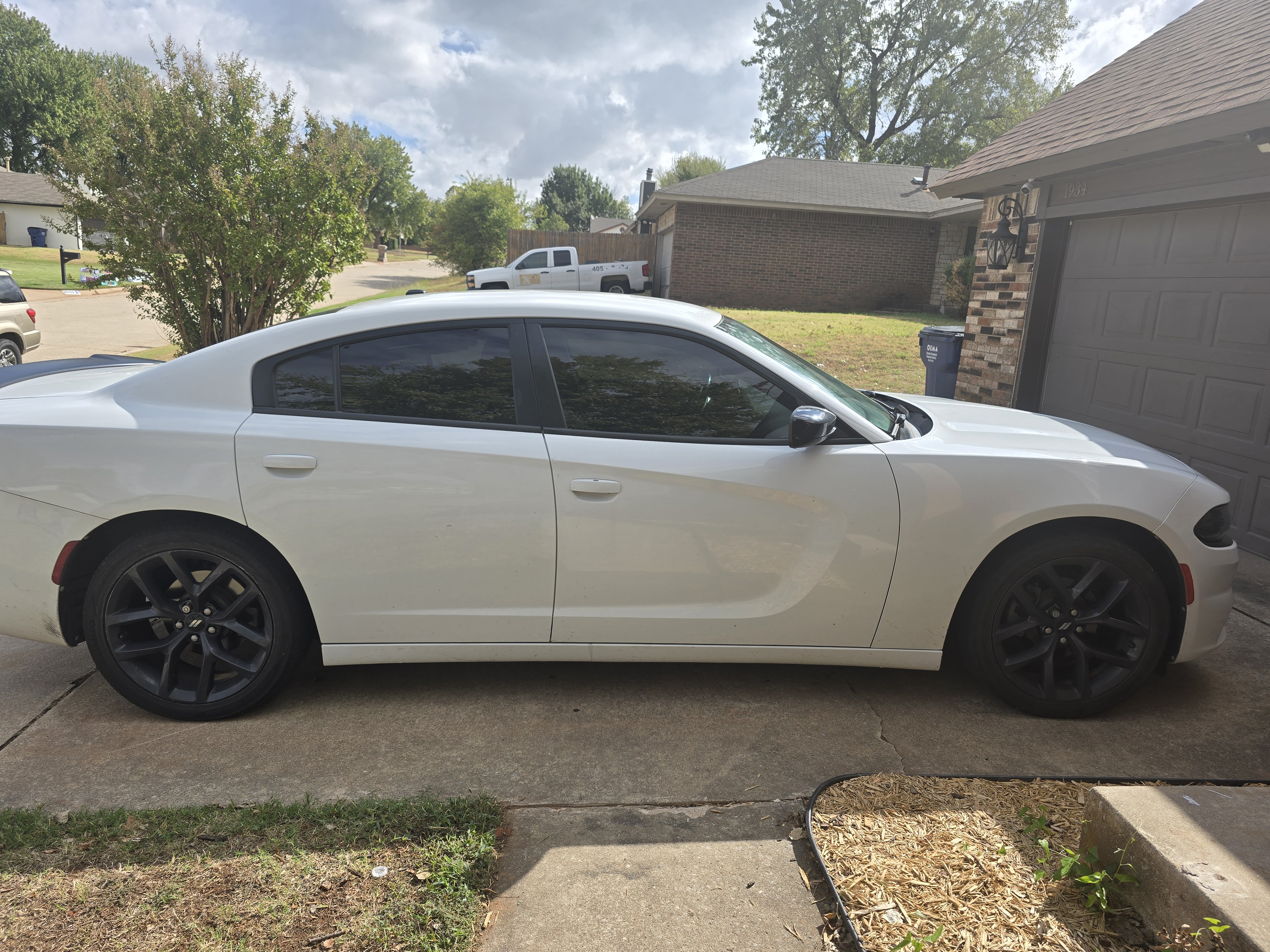 Used 2019 Dodge Charger SXT w/ Blacktop Package RWD image 1