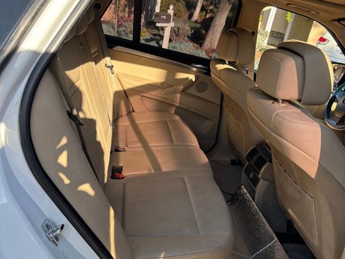 Used 2009 BMW X5 xDrive35d image 12