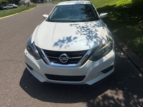 Used 2016 Nissan Altima 2.5 SR FWD image 2