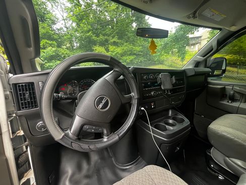 Used 2016 GMC Savana 2500 RWD image 4