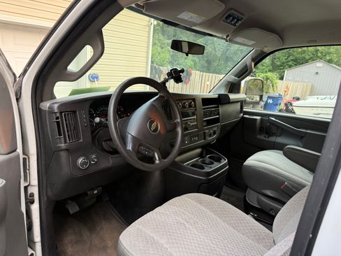 Used 2016 Chevrolet Express 3500 LT w/ LT Preferred Equipment Group RWD image 4