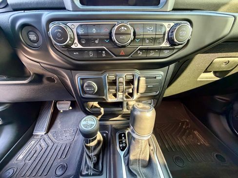 Used 2021 Jeep Wrangler Unlimited Sahara image 11