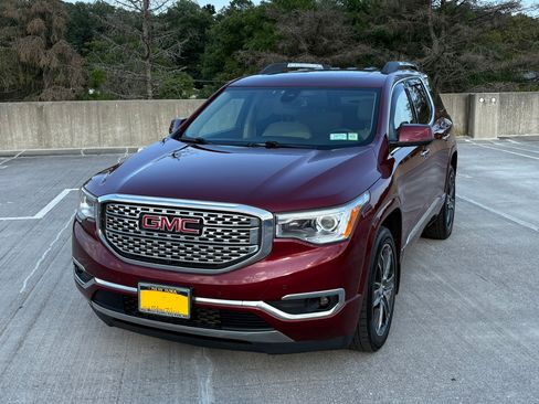Used 2017 GMC Acadia Denali w/ Technology Package AWD/4WD image 6