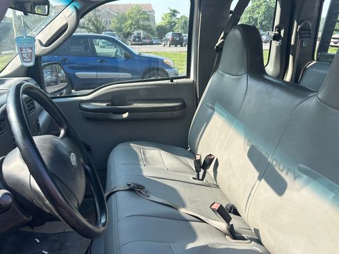Used 2003 Ford F250 XL RWD image 4