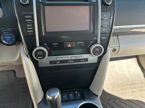 Used 2013 Toyota Camry XLE w/ Leather Pkg image 18