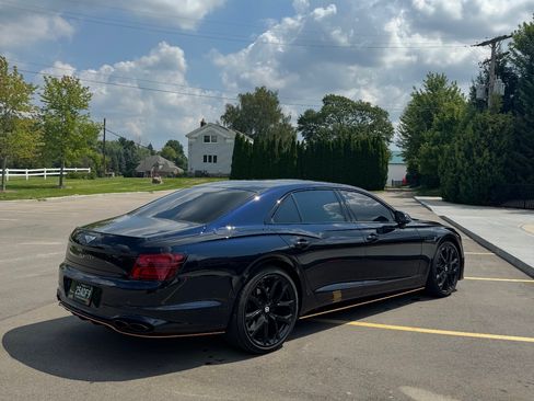 Used 2024 Bentley Flying Spur V8 image 2