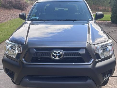 Used 2014 Toyota Tacoma PreRunner RWD image 2