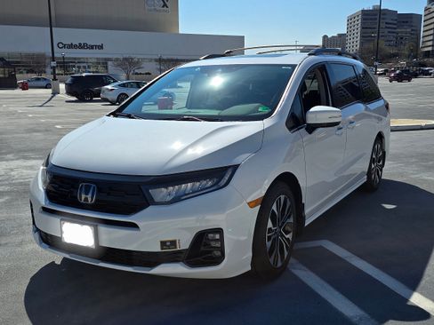 Used 2025 Honda Odyssey Elite image 1