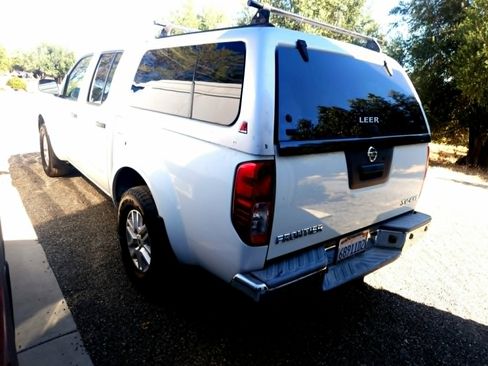 Used 2017 Nissan Frontier SV w/ SV Value Truck Package AWD/4WD image 4