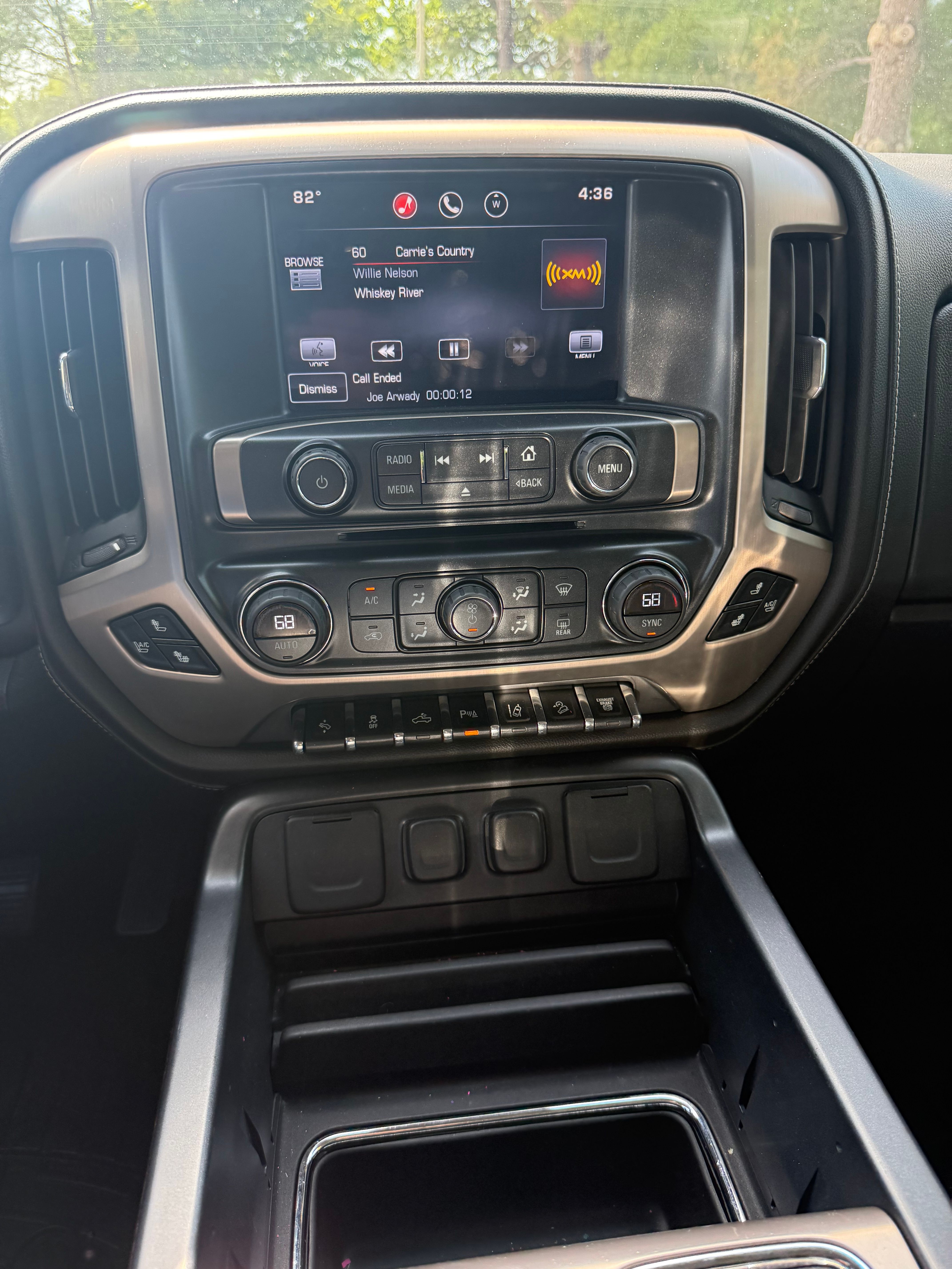 Used 2015 GMC Sierra 2500 Denali w/ Duramax Plus Package AWD/4WD image 11