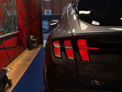 Used 2021 Ford Mustang Mach-E Select w/ Comfort/Appearance Package image 13