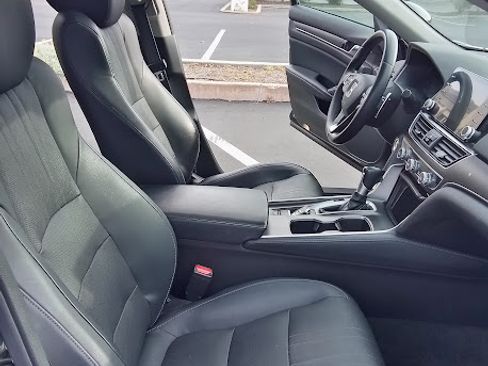 Used 2018 Honda Accord Touring image 12
