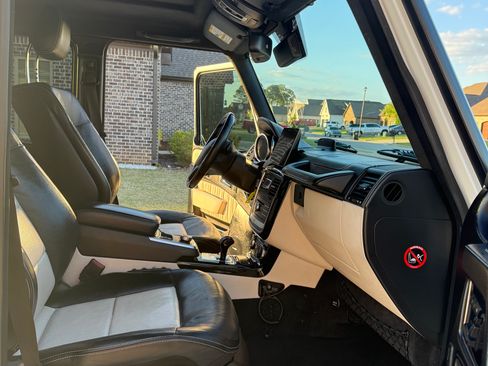 Used 2017 Mercedes-Benz G 550 image 6